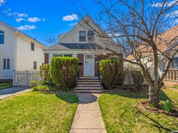 80-40 265th Street, Glen Oaks, NY 11004
