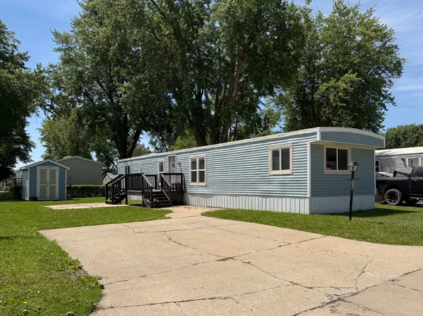 207 Sunrise Park #207, Pella, IA 50219
