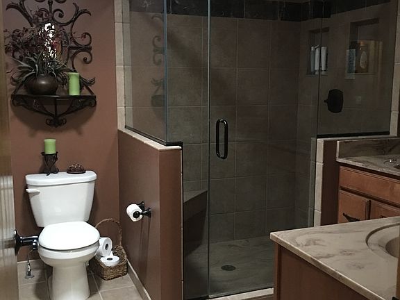 4th image of 100 Evergreen Dr