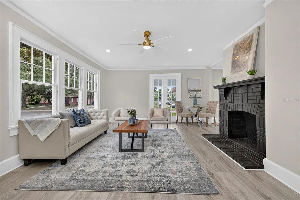 3 bed, 2.0 bath, 1350 sqft, $2,100 — Photo 3