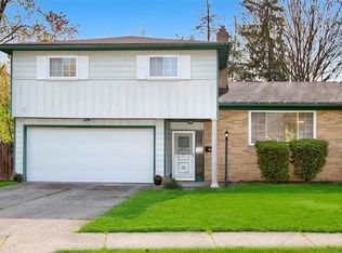 6271 Brookmere Dr, Parma Heights, OH