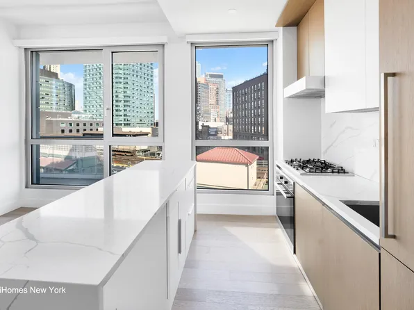 22-43 Jackson Avenue image 2 of 14