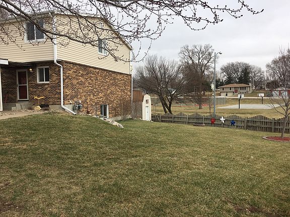 3rd image of 638 Parkview Ave