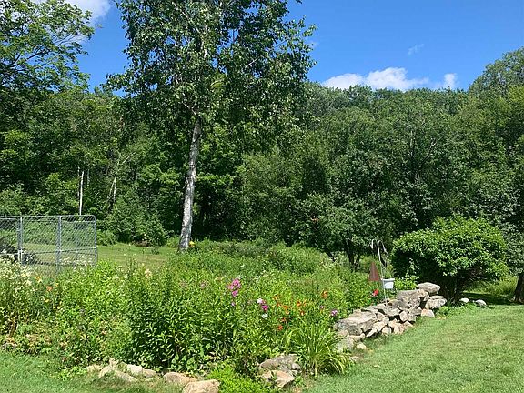 3rd image of 27 Bear Pond Road