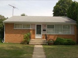 1153 Iroquois Dr, Elgin, IL 60120