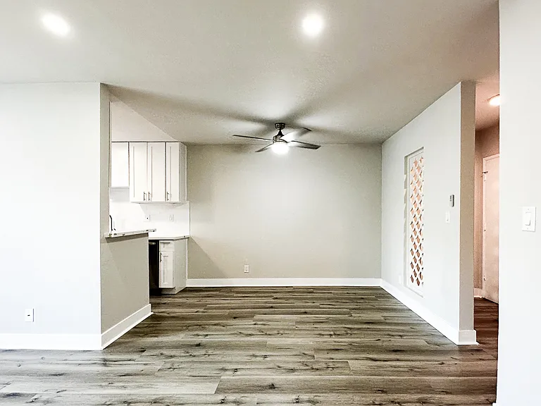2233 S Ridgeley Dr #106 — Photo 9