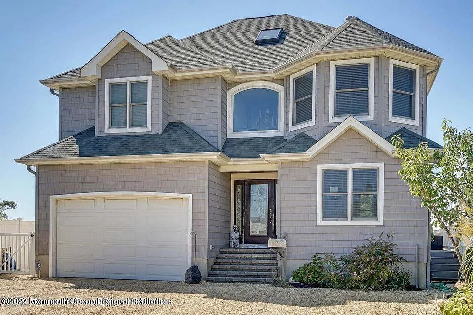 4 bed, $7,000 — Photo 2