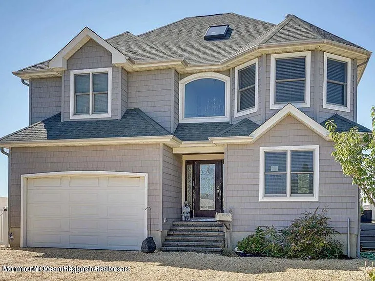 2023 Bay Blvd — Photo 2