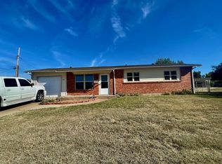 2100 Queensbury Rd, Moore, OK 73160