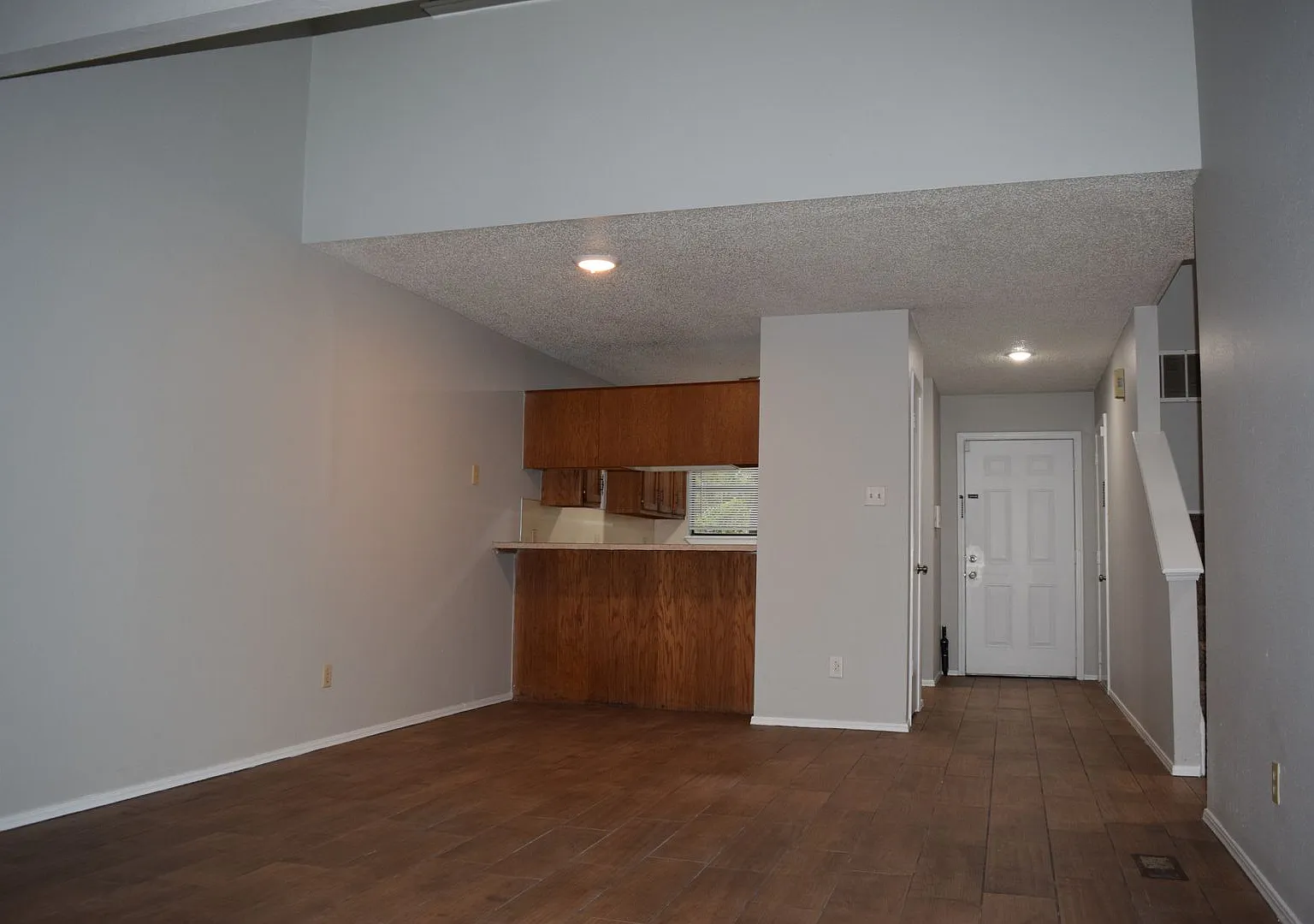 Gorgeous 2 Bed / 2 Bath Duplex off of Brooken Hill in Fort Smith — Photo 3