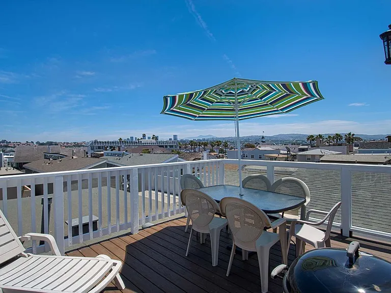 414 E Oceanfront — Photo 15