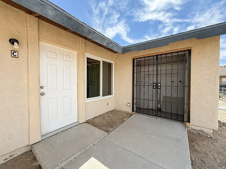 5839 Bagley Ave — Photo 2