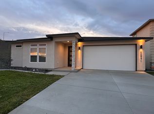 6694 W 24th Ave, Kennewick, WA 99338