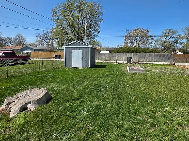 512 Blaine St — Photo 8