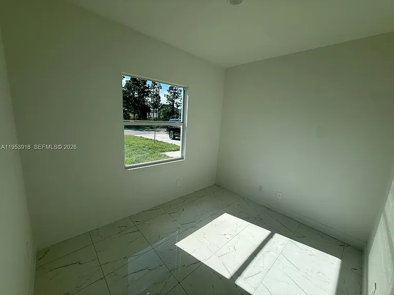 1121 Florence St E — Photo 27