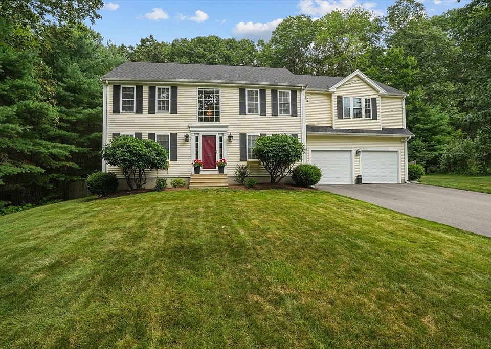 1st image of 28 Oxford Dr