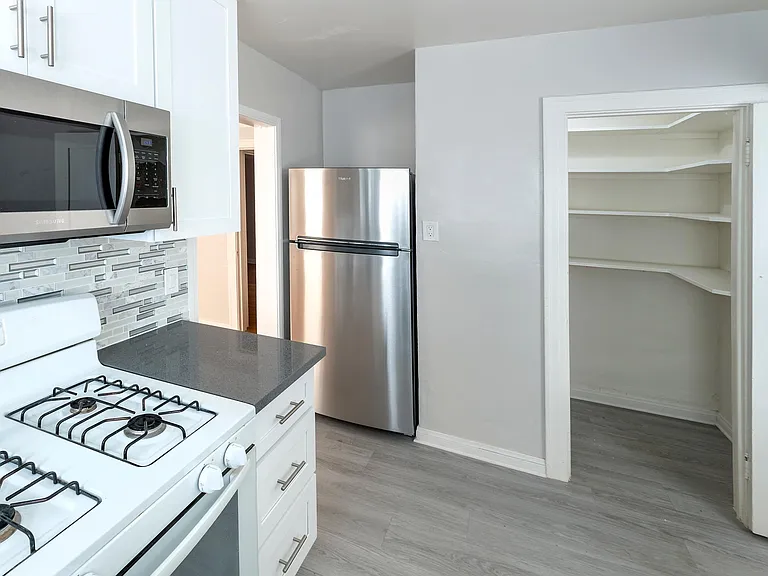 74 Park Ave #A — Photo 4