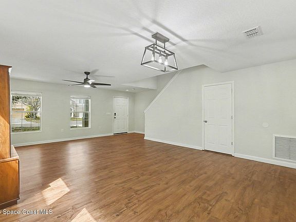 4th image of 115 SW Pipewort Ct