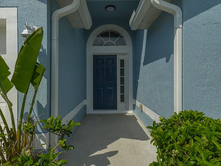 1733 La Maderia Dr SW — Photo 2