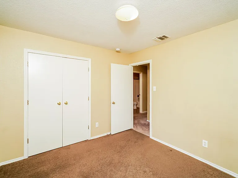 8007 Heights Valley — Photo 11