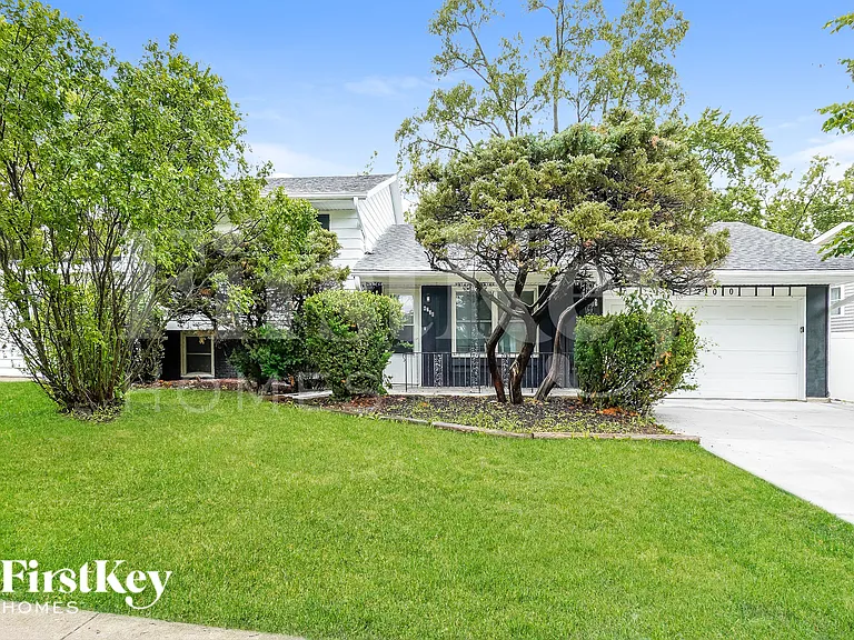 4200 Arlington Dr — Photo 1