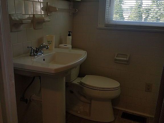 4th image of 428 Craven St