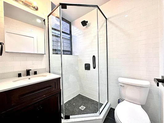 Rented by Zjama Realty Corp | media 6