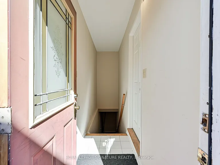 556 Farwell Cres #LOWER — Photo 11