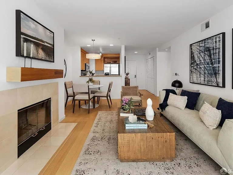 1880 Steiner St #208 — Photo 4