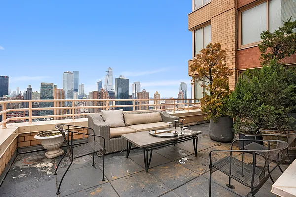 Rented by Douglas Elliman | media 4