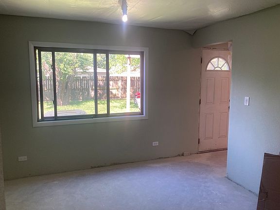4th image of 17246 Community St