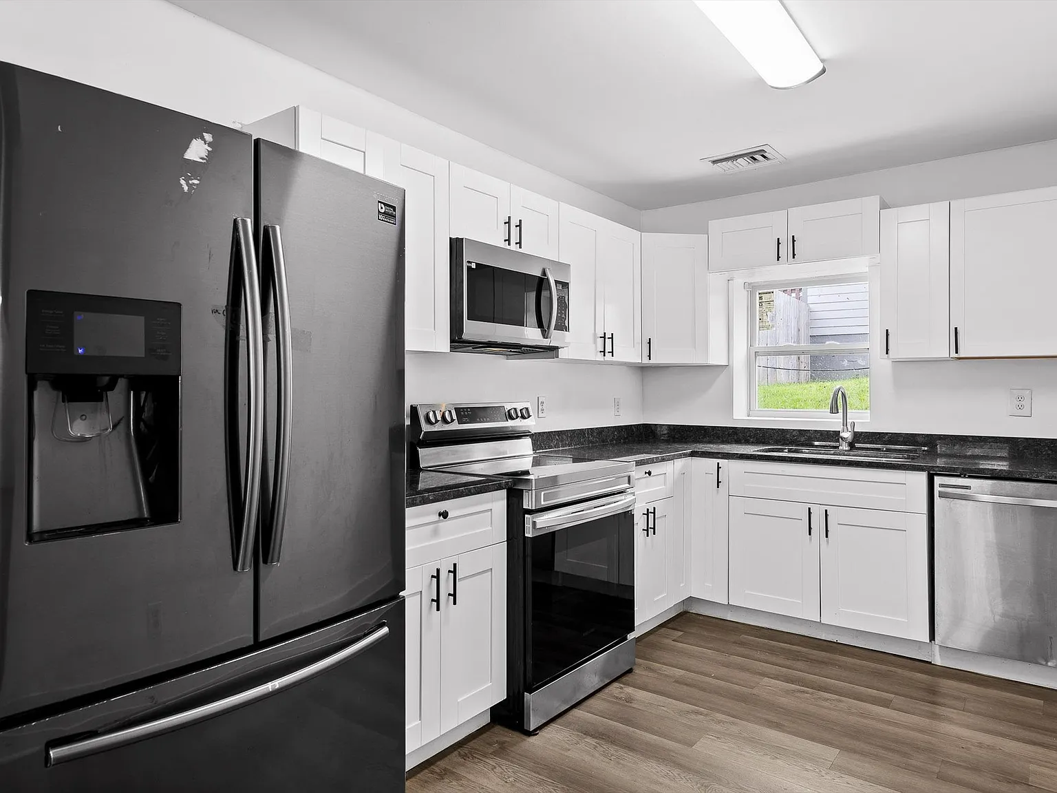 3 bed, 1700 sqft, $1,625 — Photo 3