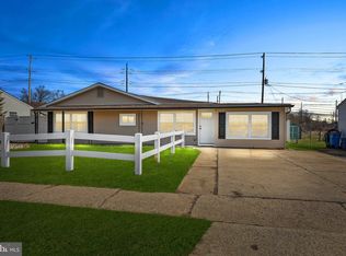 16 Gable Hill Rd, Levittown, PA 19057