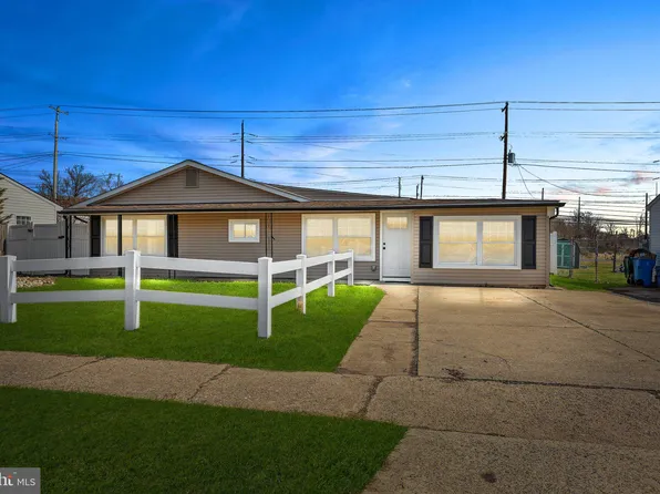 16 Gable Hill Rd, Levittown, PA 19057