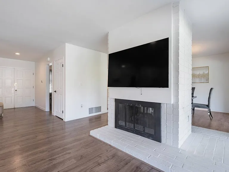 6831 Wexford Pl — Photo 7