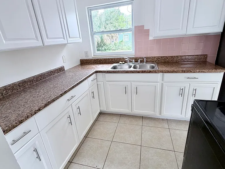 2107 Little John Rd — Photo 14