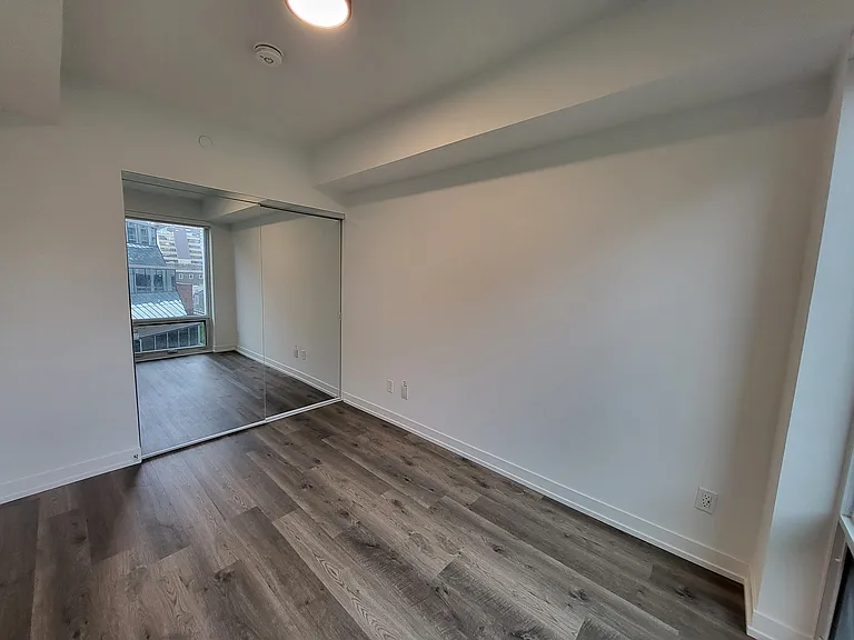771 Yonge St — Photo 24