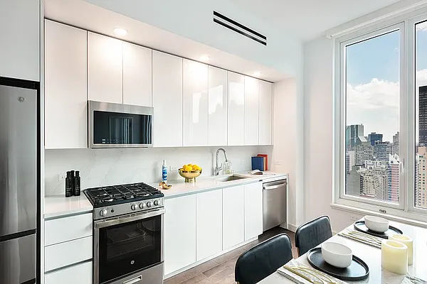 Rented by Mossanen Group | media 23