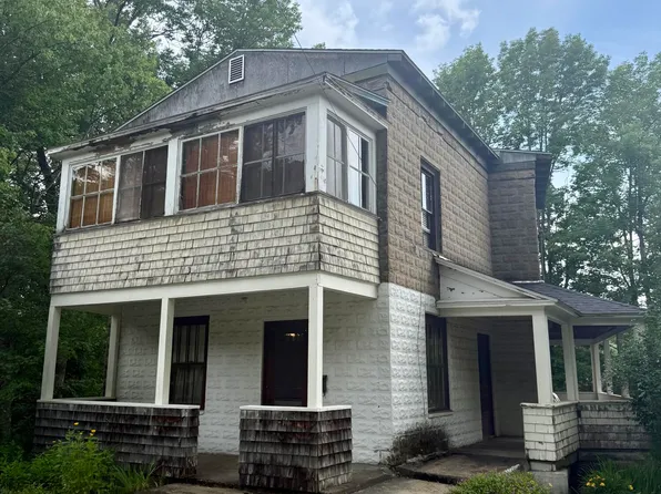 195 Prospect Ave, Saranac Lake, NY 12983