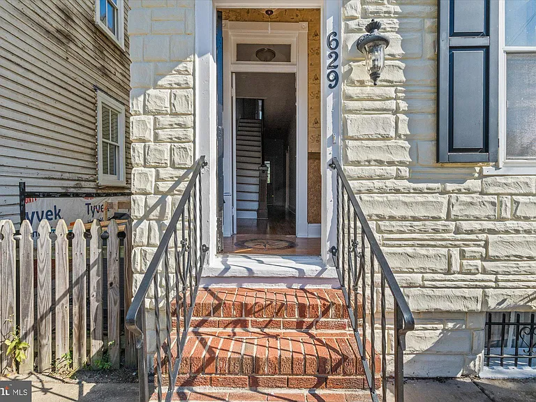 629 N Columbus St — Photo 2