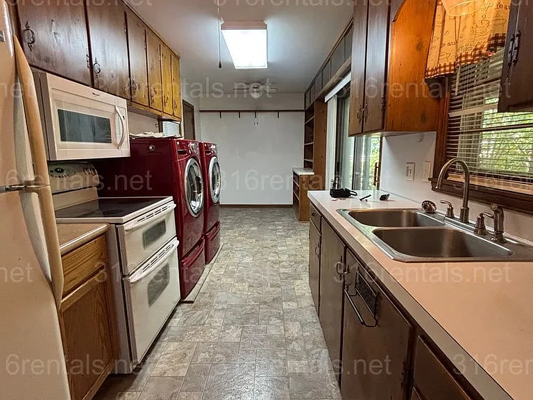 1144 Skelly St — Photo 8
