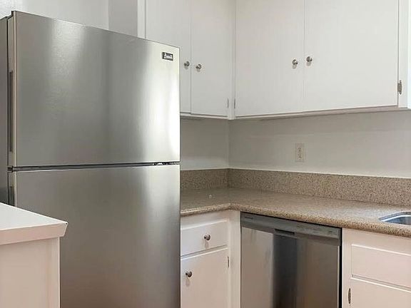 3rd image of 11958 Mayfield Ave APT 3