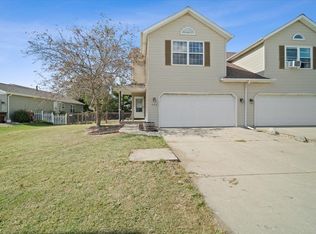 906 Country Ln, Le Roy, IL 61752