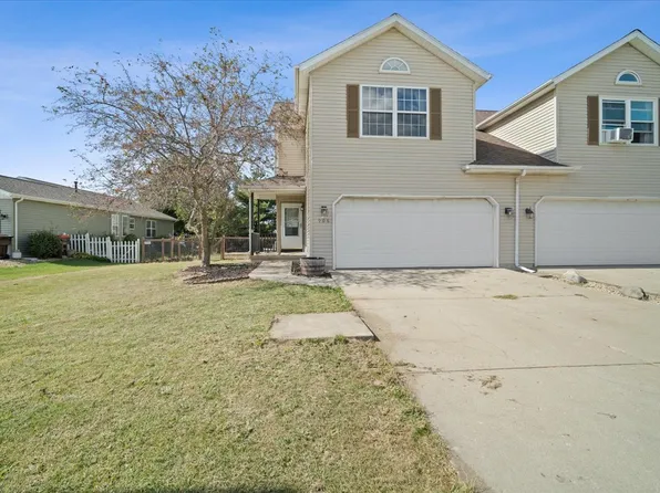 906 Country Ln, Le Roy, IL 61752