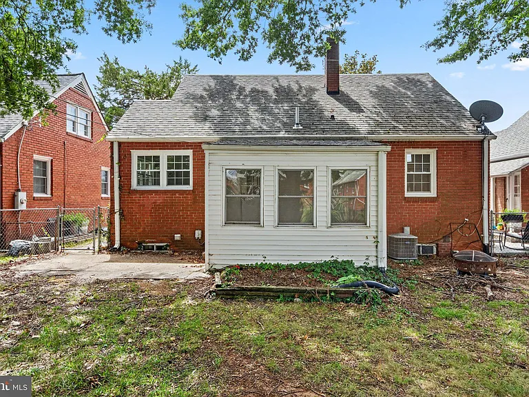 1607 W Braddock Rd — Photo 28