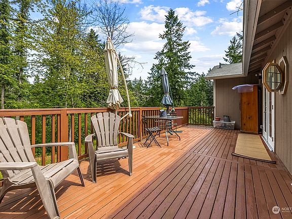 4th image of 17804 Overlake Court SE