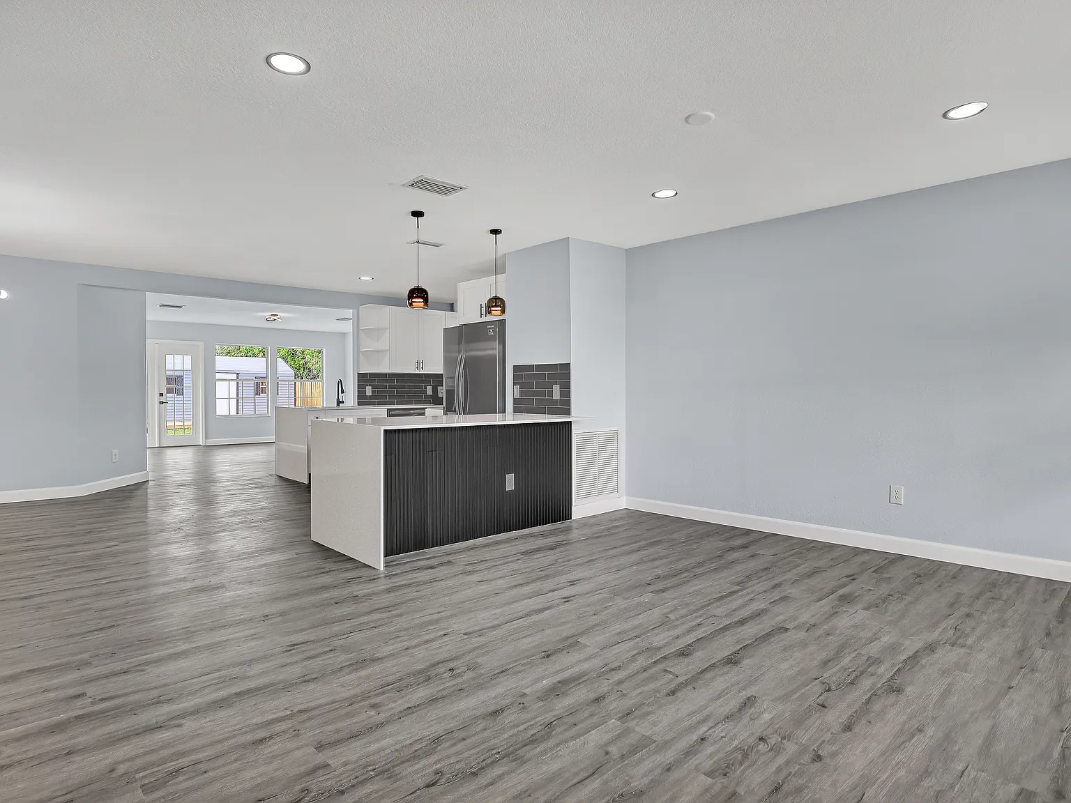 4 bed, 1881 sqft, $2,400 — Photo 4