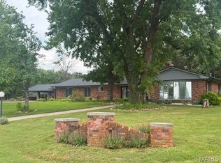 26541 Lake Shore Dr, Lebanon, MO 65536