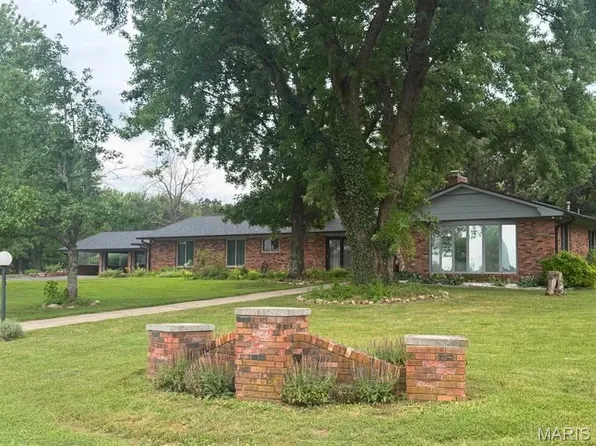 26541 Lake Shore Dr, Lebanon, MO 65536