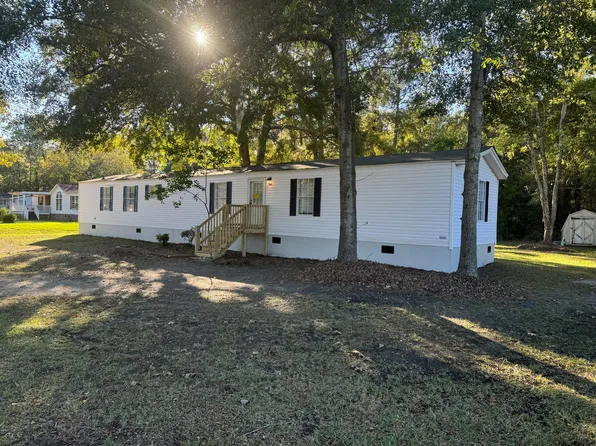 525 Pauline Dr, Bonneau, SC 29431